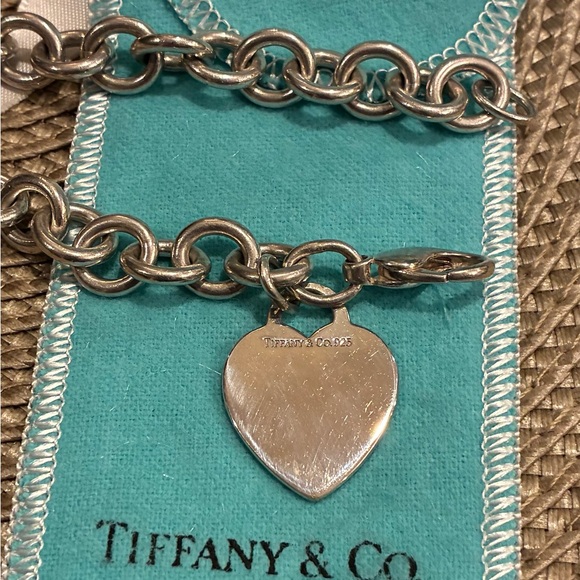 Tiffany&Co Sterling Silver Classic Heart Bracelet 71/2 inches - Picture 4 of 4